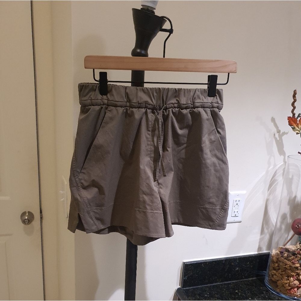 Lululemon Cinchable Waist High-Rise Woven Shorts 3.5" XS